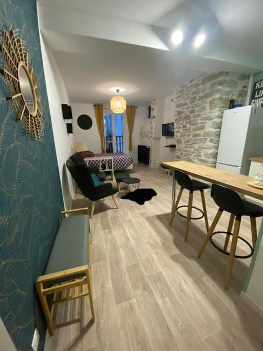 Charmant Studio Idealement Place Et Paisible ! Олорон-Сен-Мари Екстериор снимка
